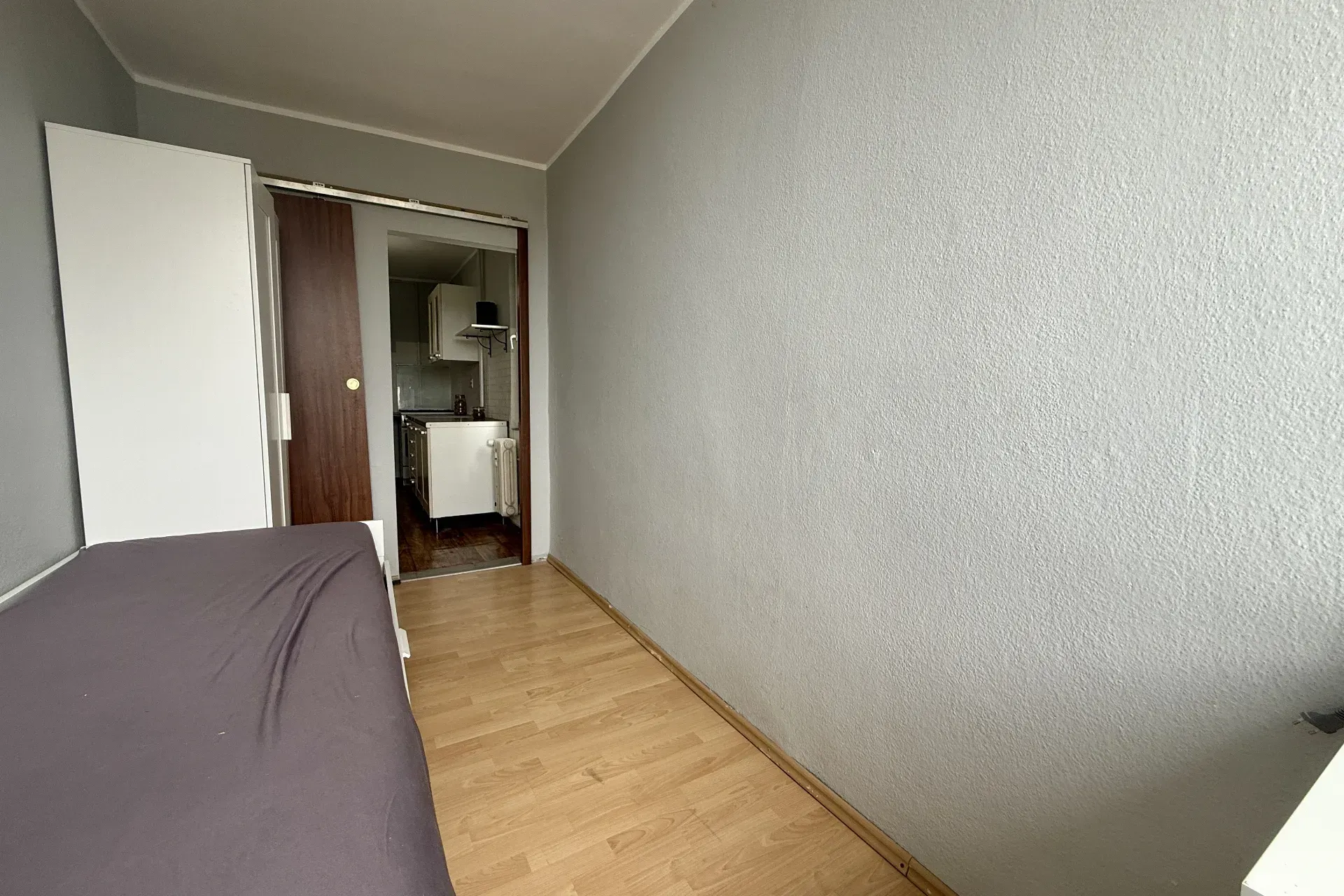 2 Pokoje Balkon CO miejskie do zamieszkania 11