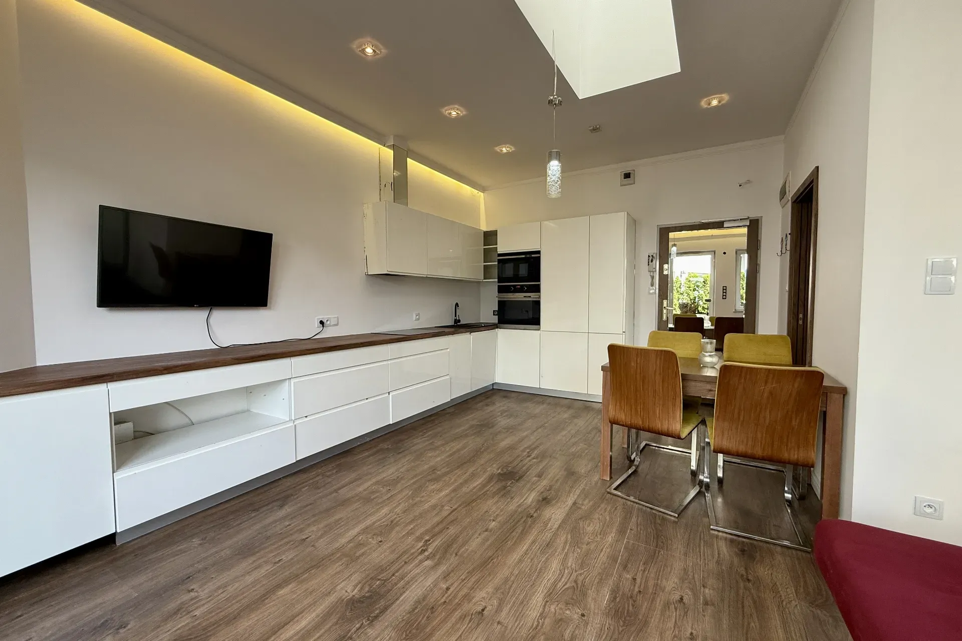 Tysiąclecia  Kawalerka  taras pełne wyposażenie 7