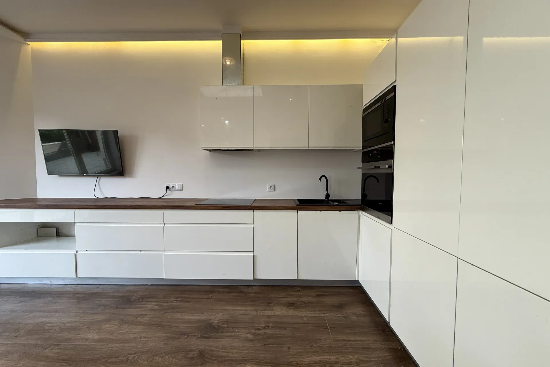 Tysiąclecia  Kawalerka  taras pełne wyposażenie 14