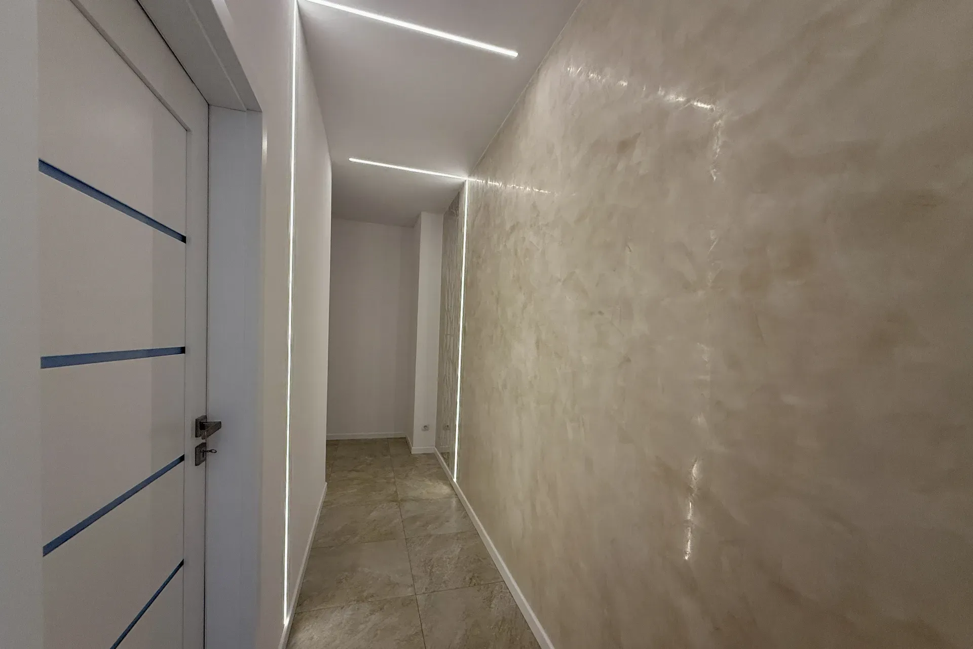 4 pokoje. Remont generalny. Wysoki standard! 8