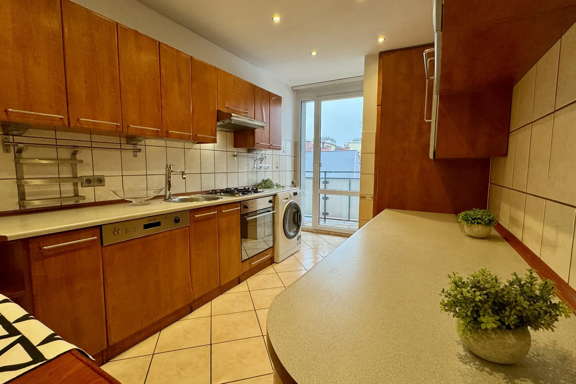 3 POKOJE Z BALKONEM | CENTRUM I ZAMKNIĘTA POSESJA 4