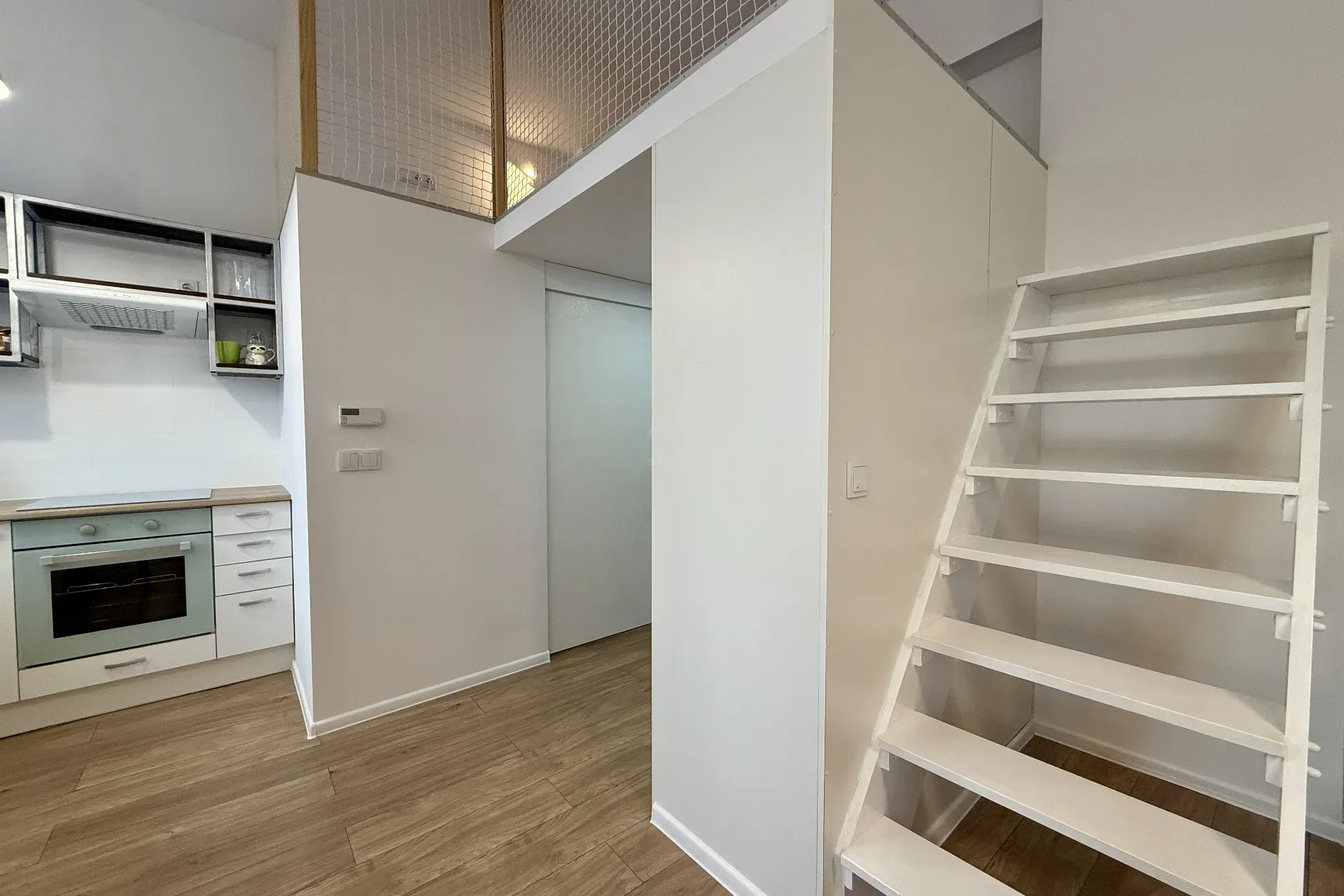 Nowoczesna kawalerka z antresolą Centrum 4