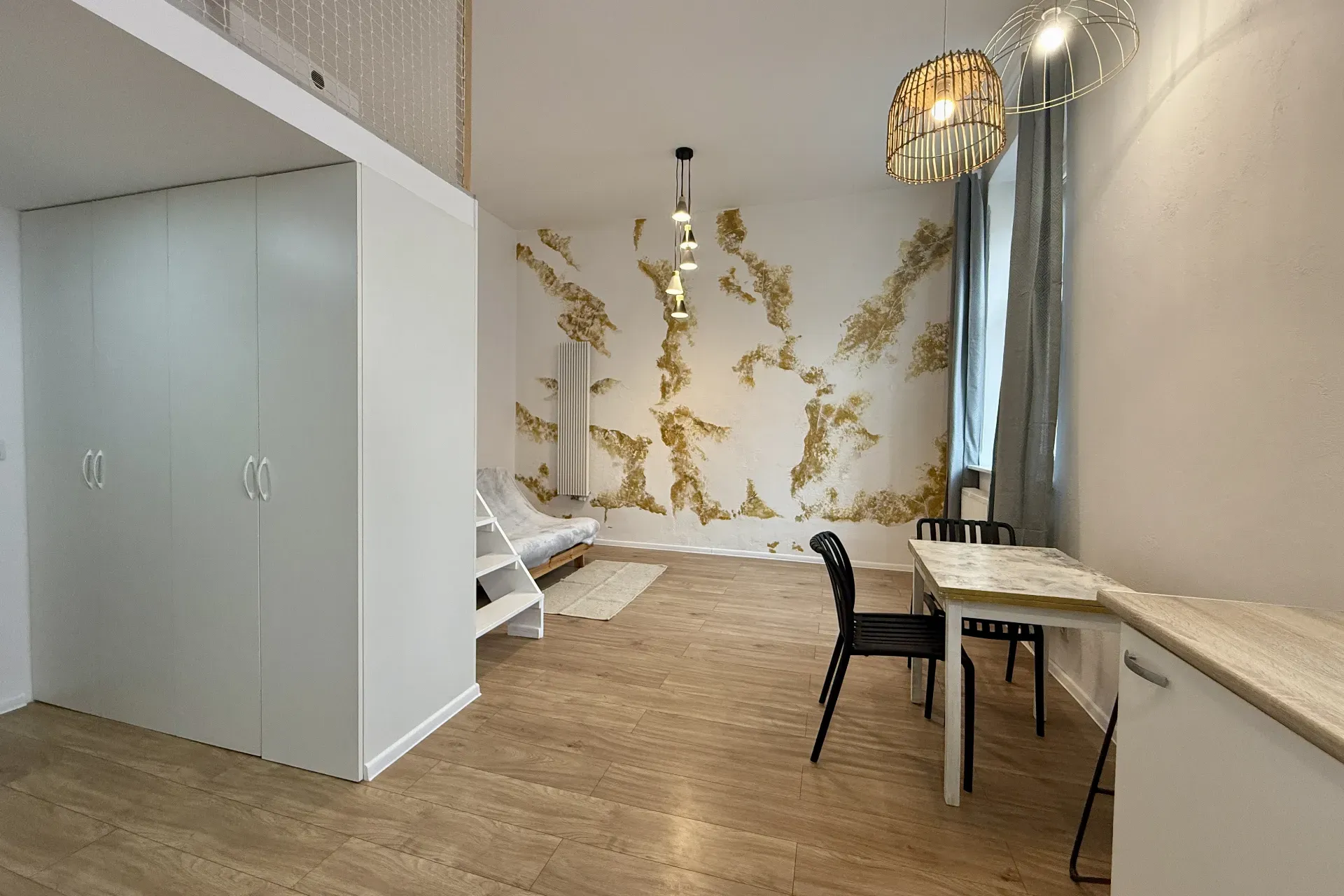 Nowoczesna kawalerka z antresolą Centrum 6